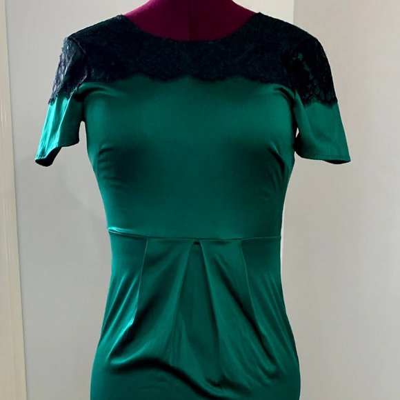 Emerald Green Dress With Half Lace Bodice - Picture 2 of 8